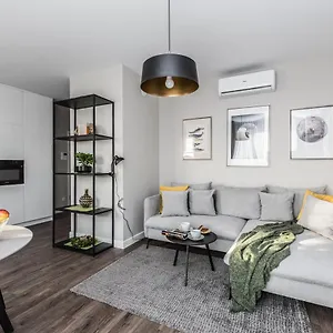 https://rent-like-home-slonimskiego-15.hotelswroclaw.com